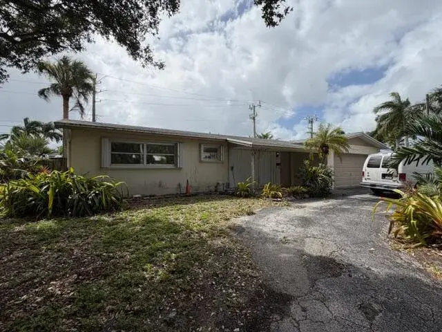 216 SE 10th Court, Deerfield Beach FL 33441