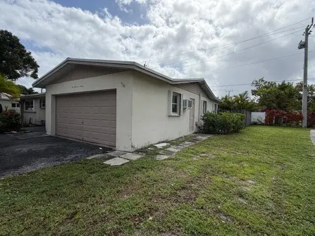 216 SE 10th Court, Deerfield Beach FL 33441