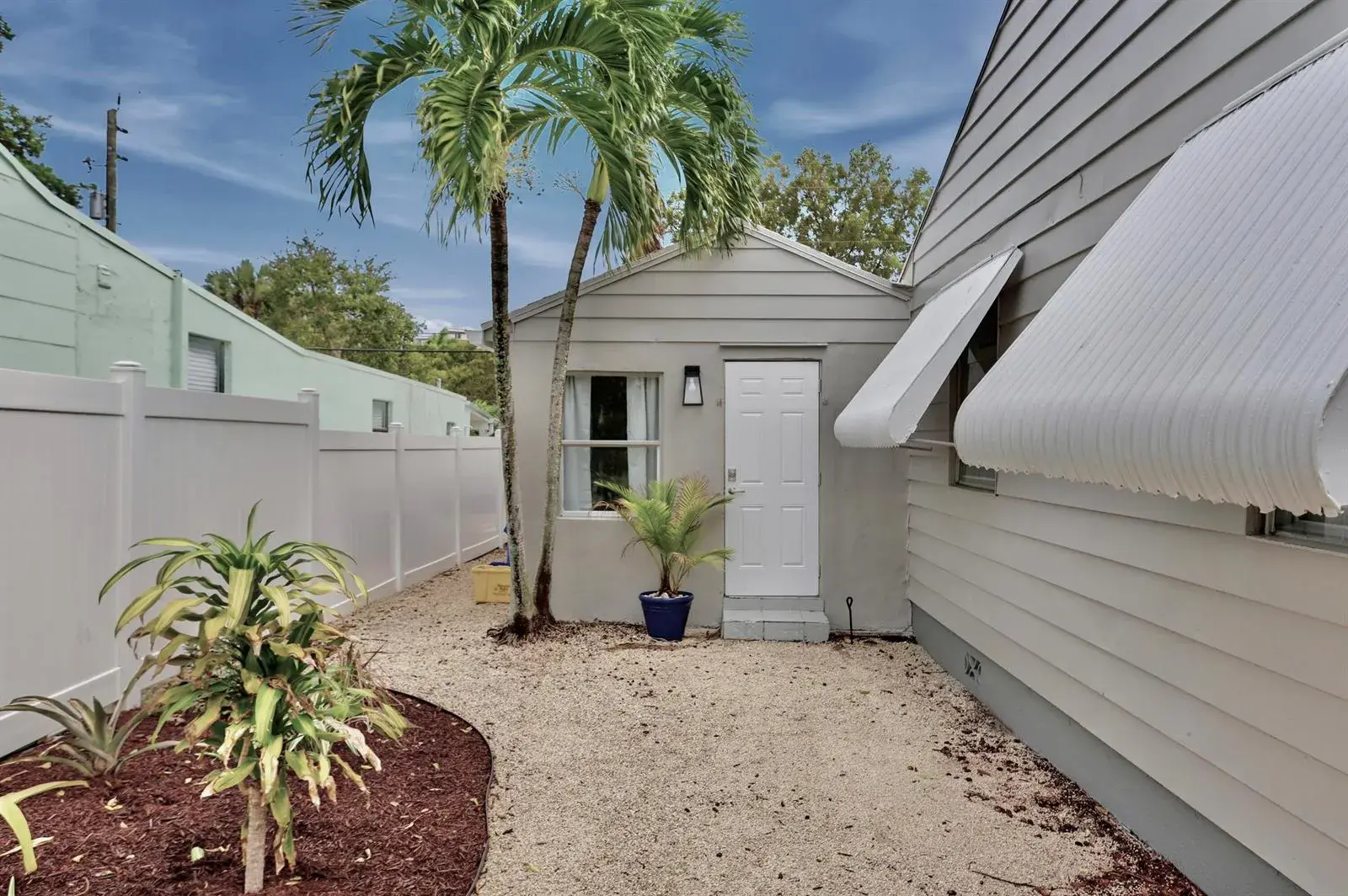 2 bedroom 1 bath for sale at 629 SE 4th Avenue, Delray Beach FL 33483