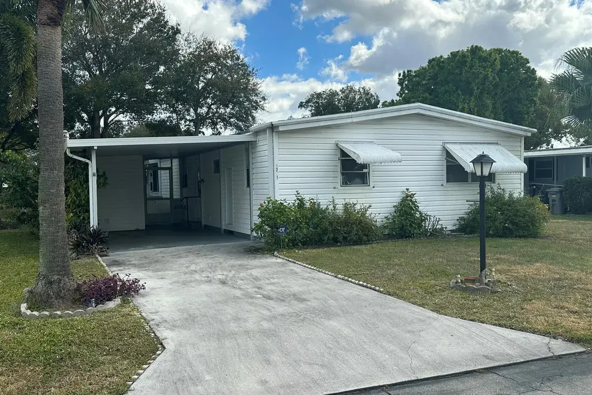8261 E CLUB Road, Boca Raton FL 33433