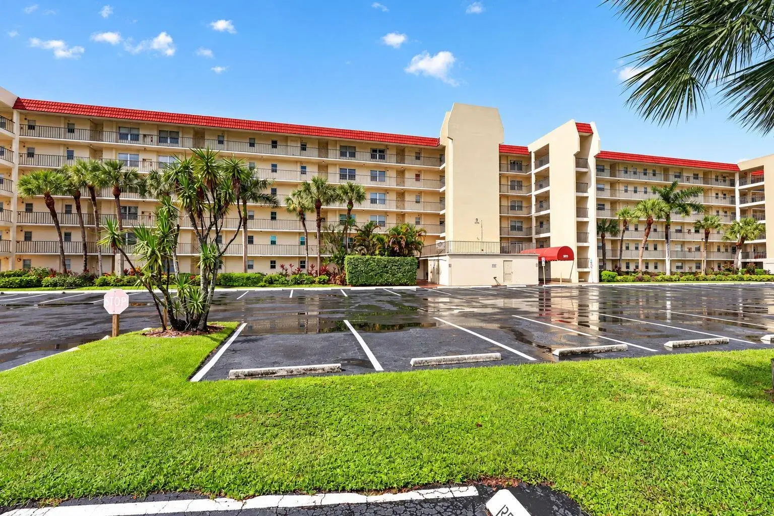 2 bedroom 2 bath Residential for sale at 3959 Via Poinciana # 506, Lake Worth FL 33467
