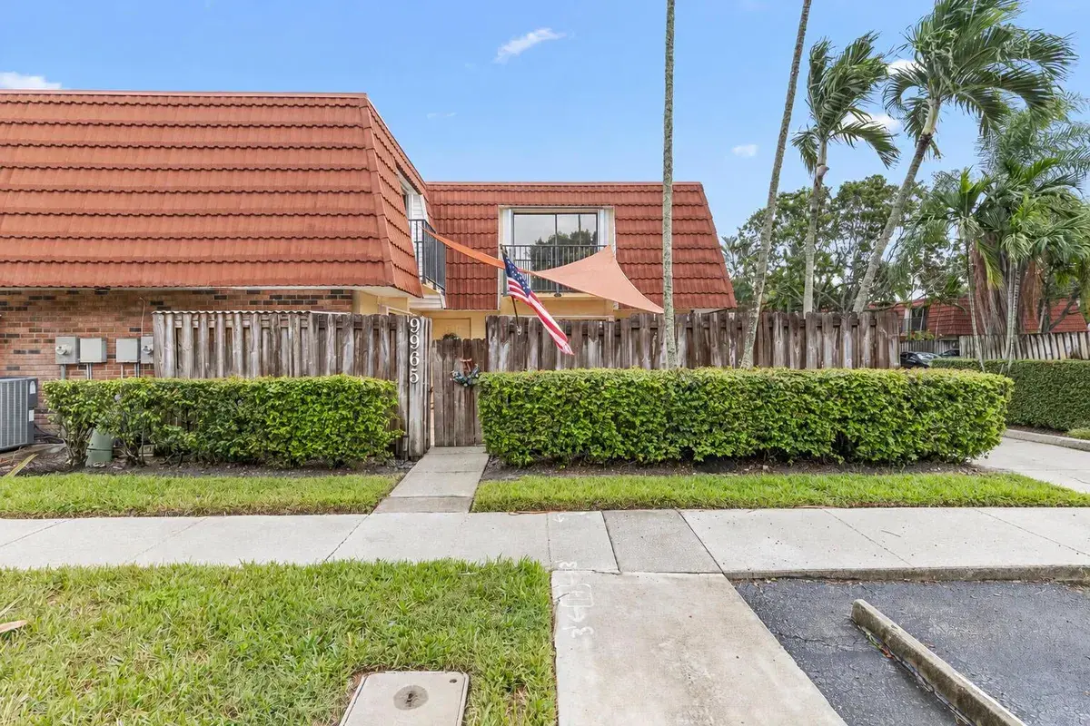 9965 NW 6TH Court, Plantation FL 33324