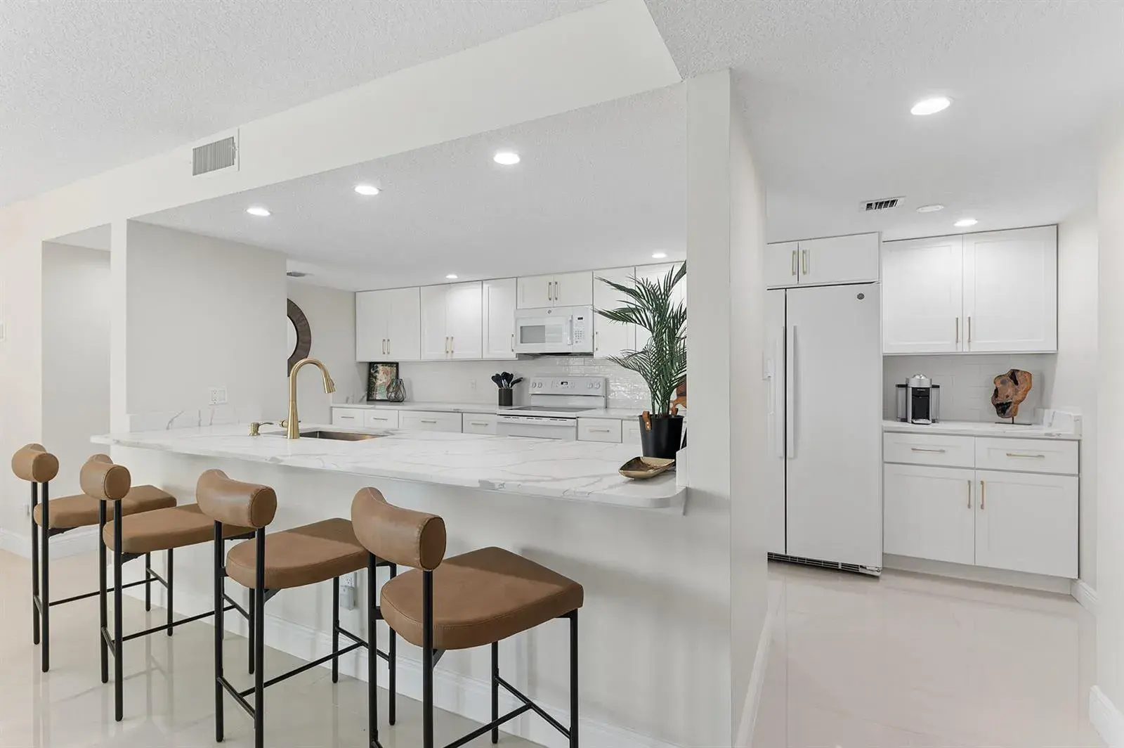 2 bedroom 2 bath Residential for sale at 2025 LAVERS Circle # D404, Delray Beach FL 33444