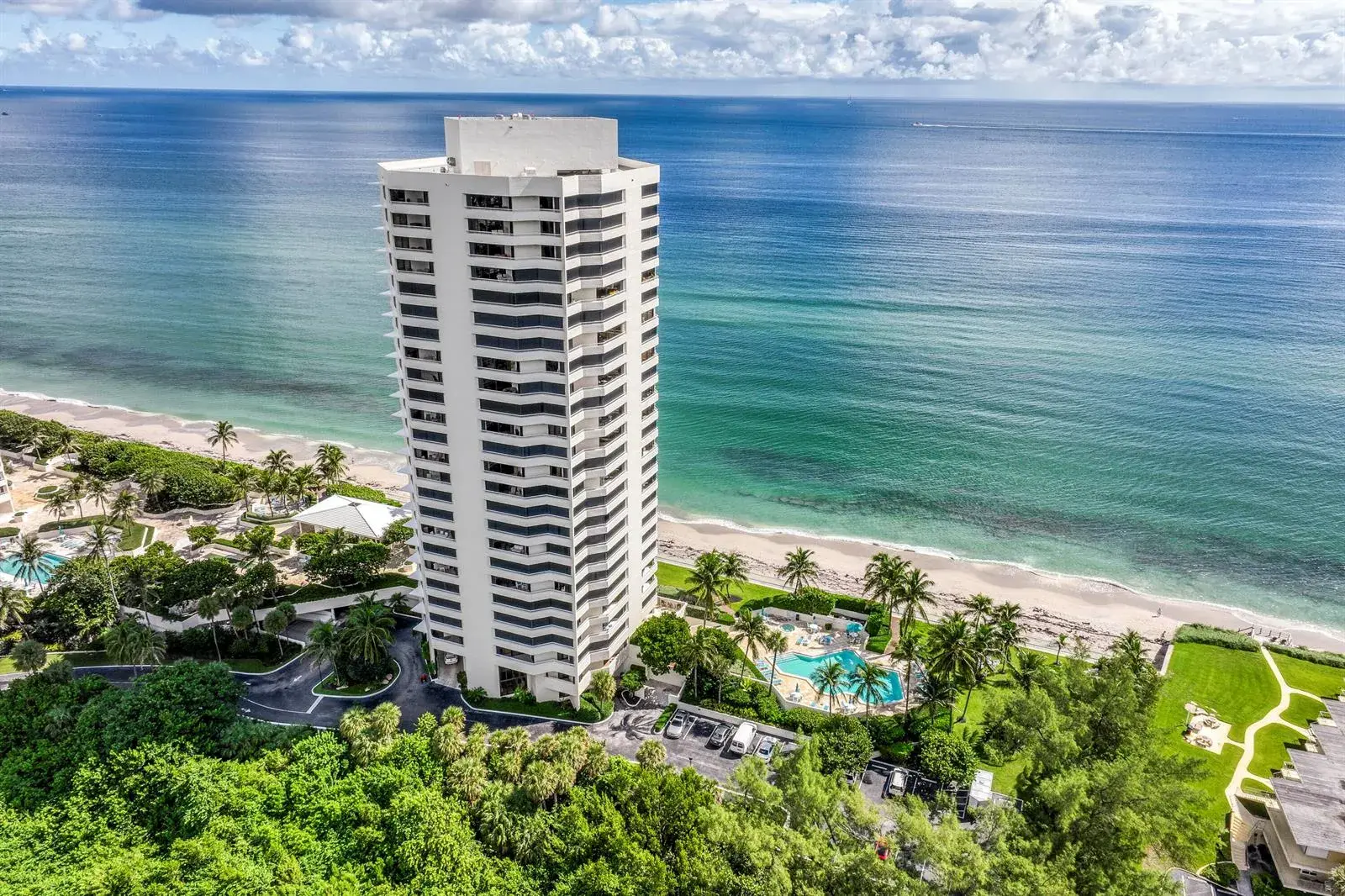 2 bedroom 2 bath Residential for sale at 5070 N Ocean Drive # 5C, Singer Island FL 33404