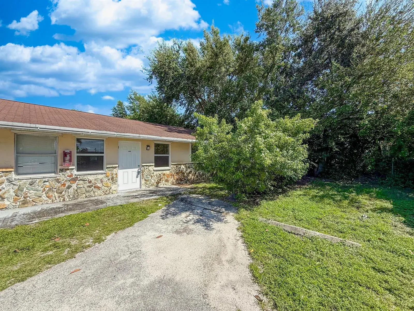 2 bedroom 1 bath for sale at 3075 Floweva Street, Palm Springs FL 33406