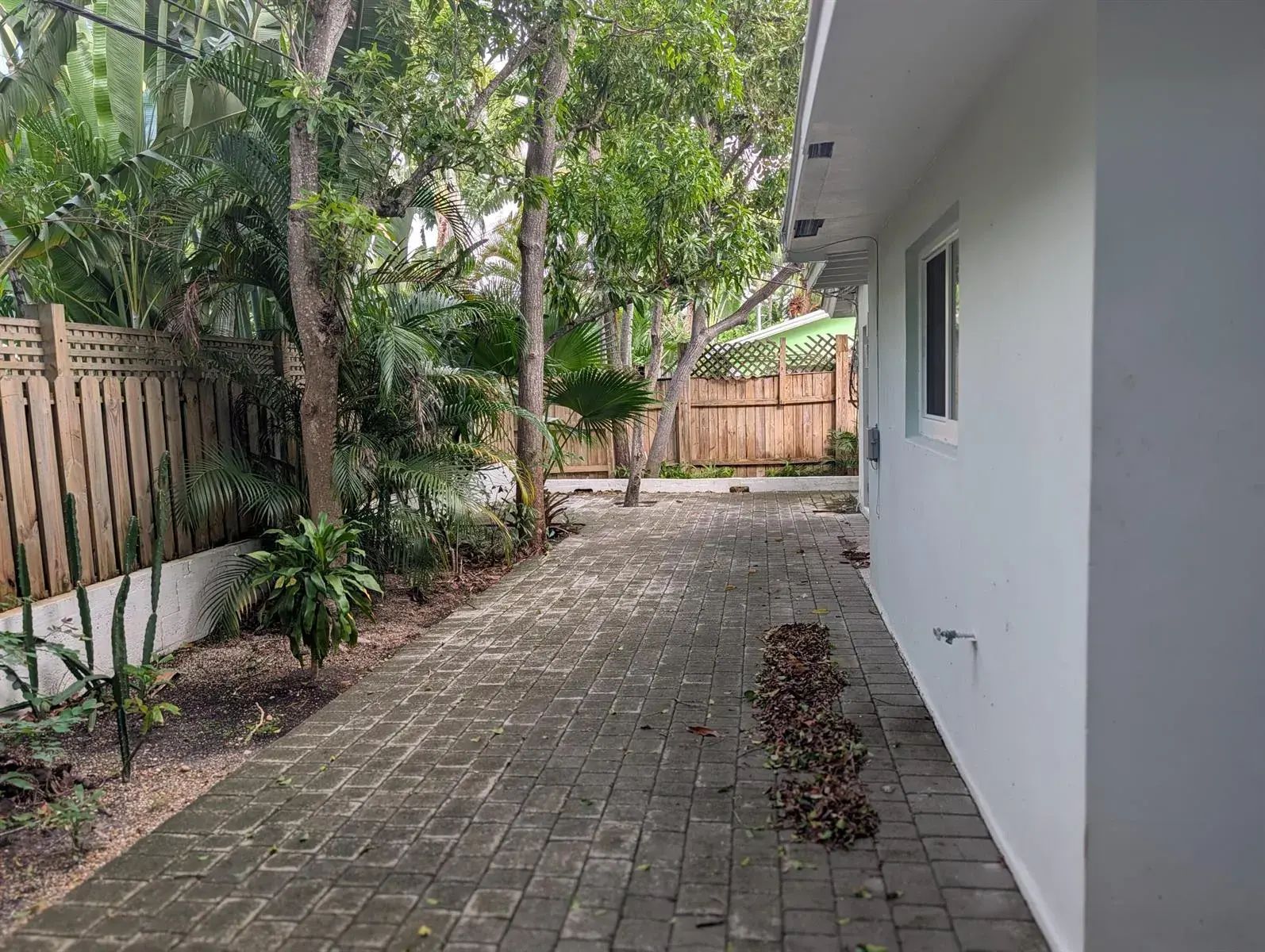 631 NE 17th Way, Fort Lauderdale FL 33304