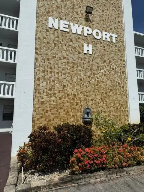 1 bedroom 1 bath Residential for sale at 2034 NEWPORT H # 2034, Deerfield Beach FL 33442