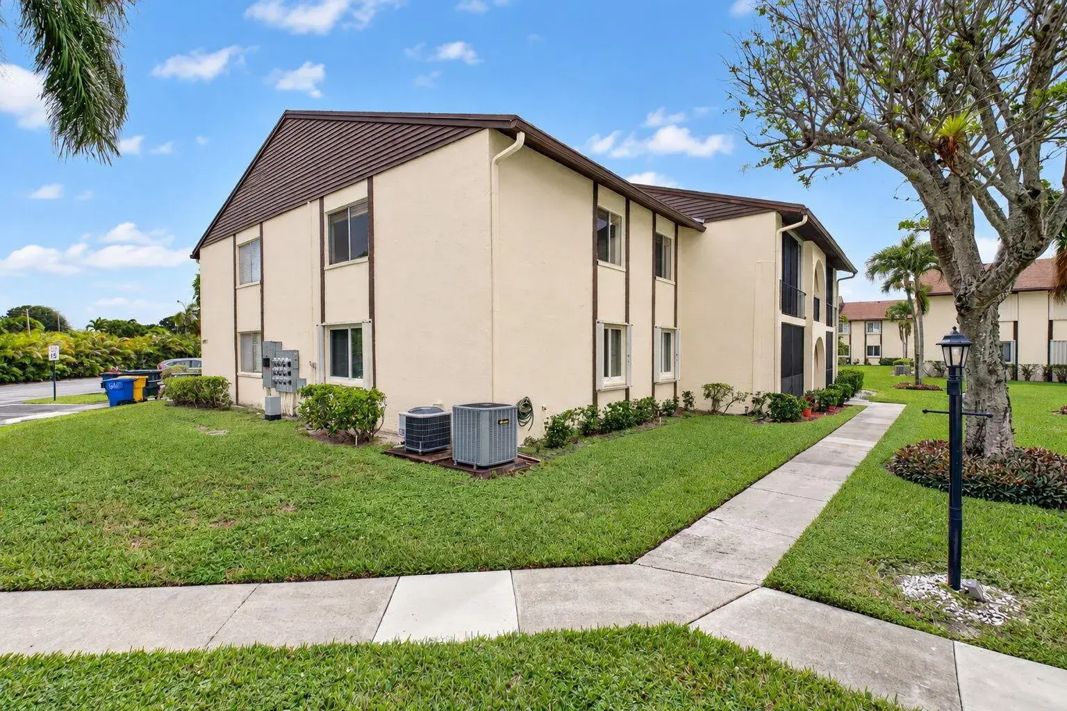 3561 Tall Pine Way # C2, FL 33463