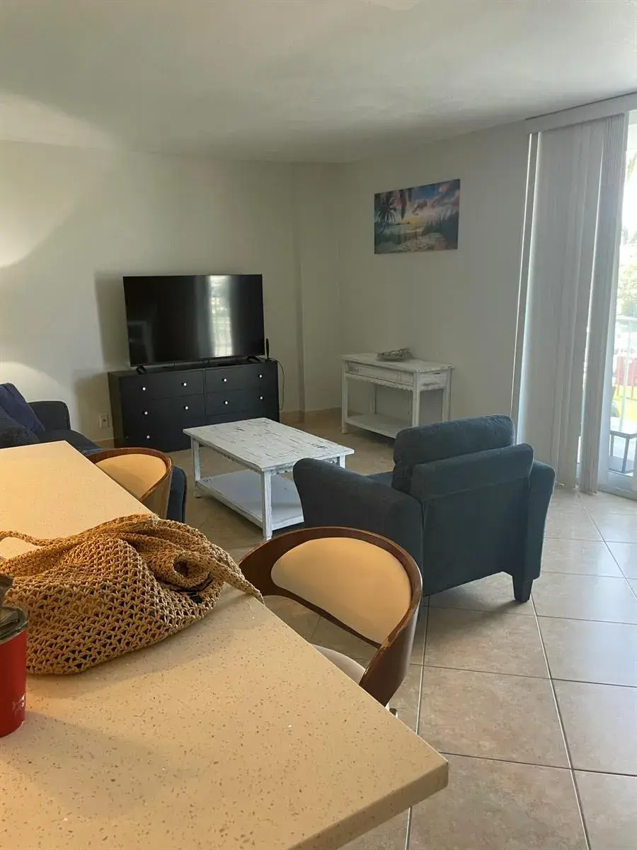 1731 SE 15th Street # 206, Fort Lauderdale FL 33316
