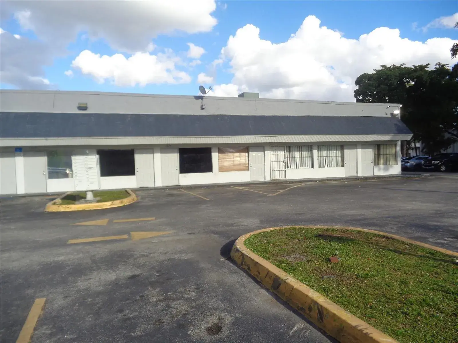 Commercial Sale for sale at 1612 NW 38th Avenue, Fort Lauderdale FL 33311