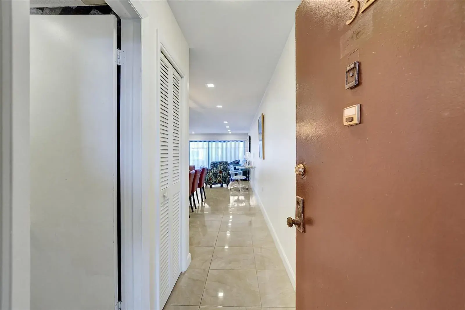 4060 N Hills Drive # 32, Hollywood FL 33021