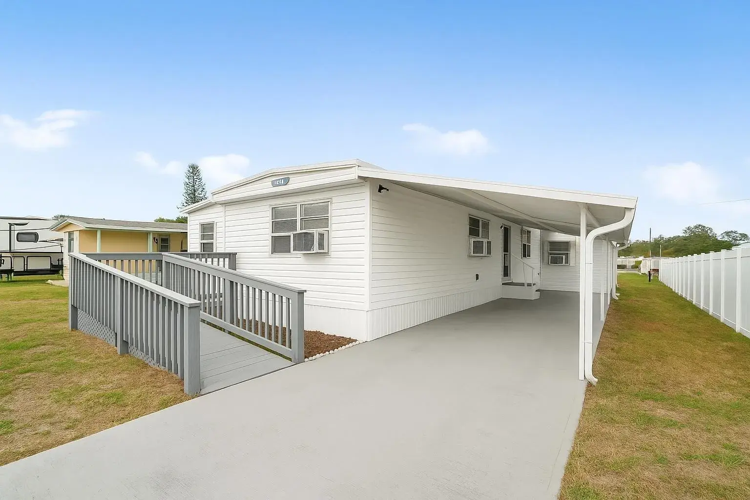2 bedroom 1 bath Residential for sale at 7897 SE Swan Avenue, Hobe Sound FL 33455
