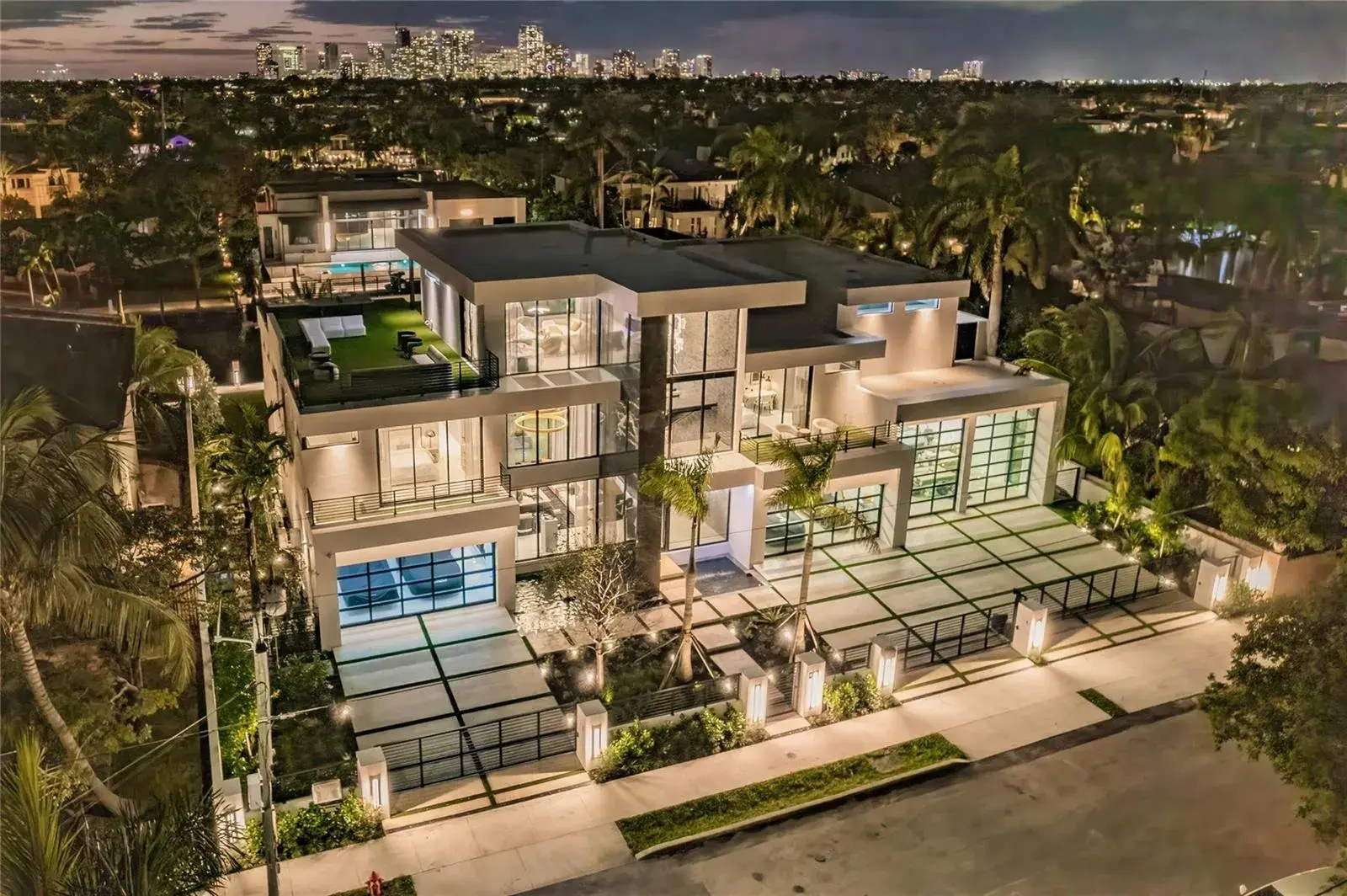 6 bedroom 7 bath Residential for sale at 725 Poinciana Drive, Fort Lauderdale FL 33301