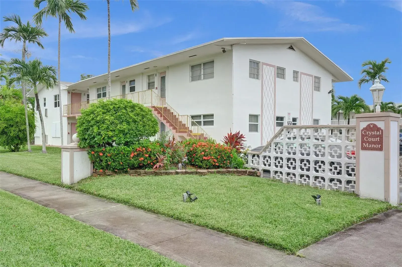 1 bedroom 1 bath Residential for sale at 1300 N 12th Court # 4b, Hollywood FL 33019