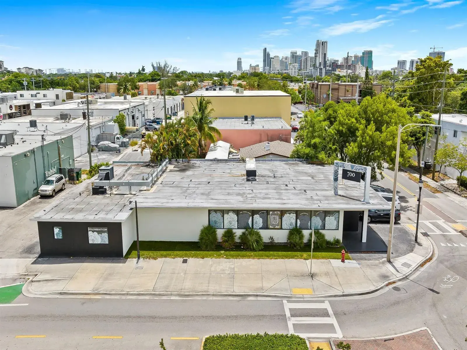 Commercial Sale for sale at 700 NE 13th Street, Fort Lauderdale FL 33304