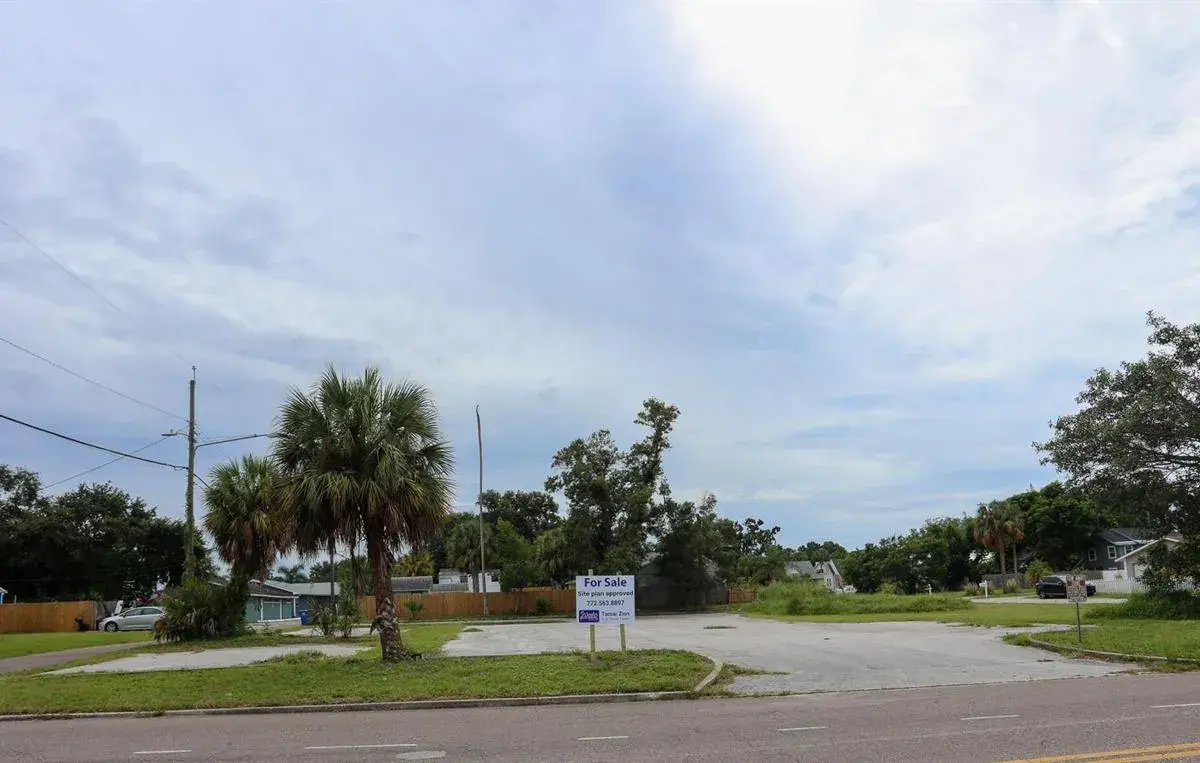 N 17th Street, FL 33713