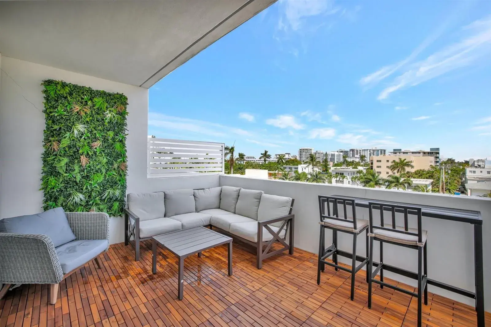 1 bedroom 1 bath Residential for sale at 401 N Birch Road # 413, Fort Lauderdale FL 33304