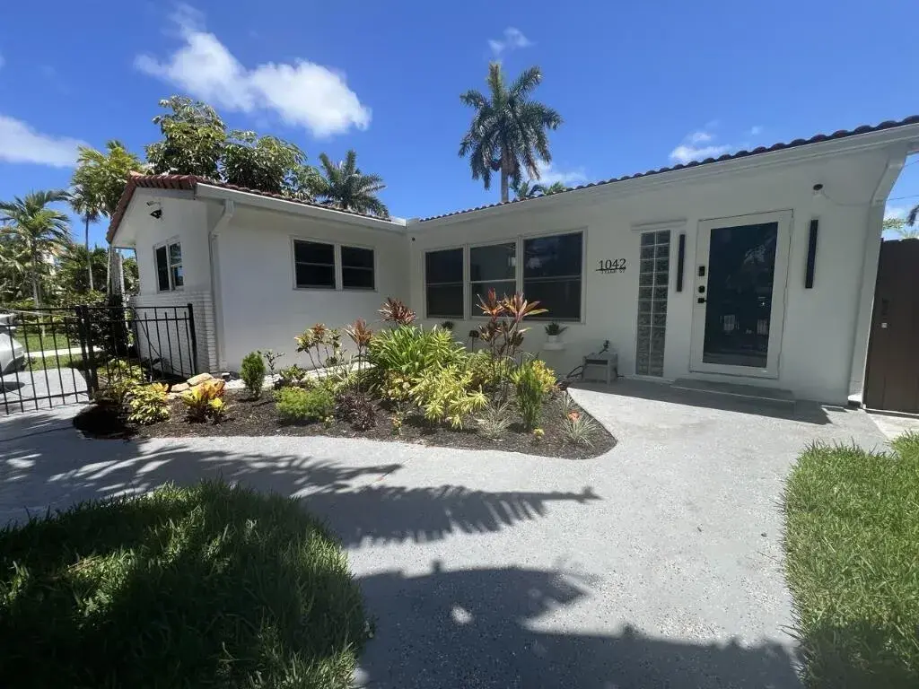 3 bedroom 2 bath Residential for sale at 1042 Tyler Street, Hollywood FL 33019