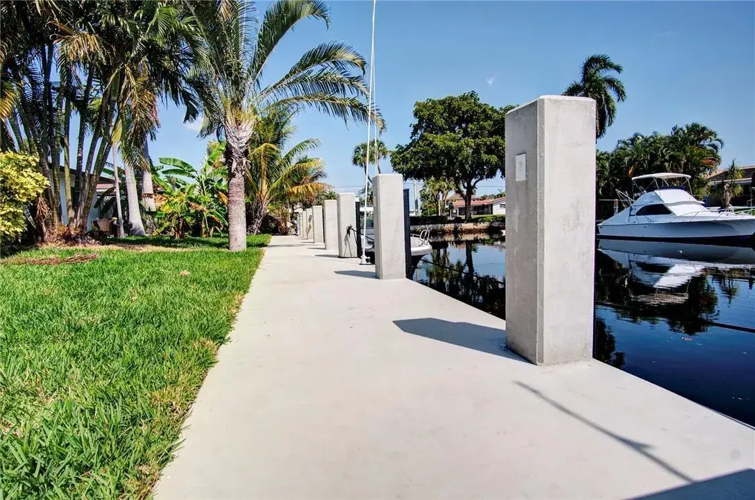3860 NE 23rd Avenue, Lighthouse Point FL 33064