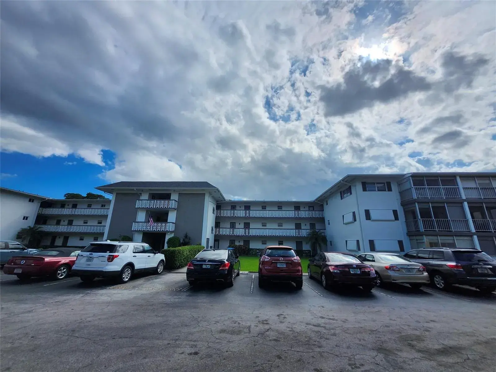 1 bedroom 1 bath Residential for sale at 1201 Hillcrest Court # 105, Hollywood FL 33021