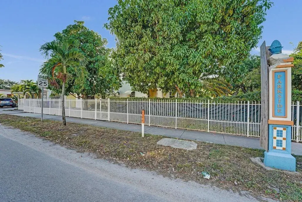 2000 Jackson Street, Hollywood FL 33020