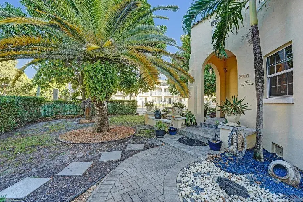 2000 Jackson Street, Hollywood FL 33020