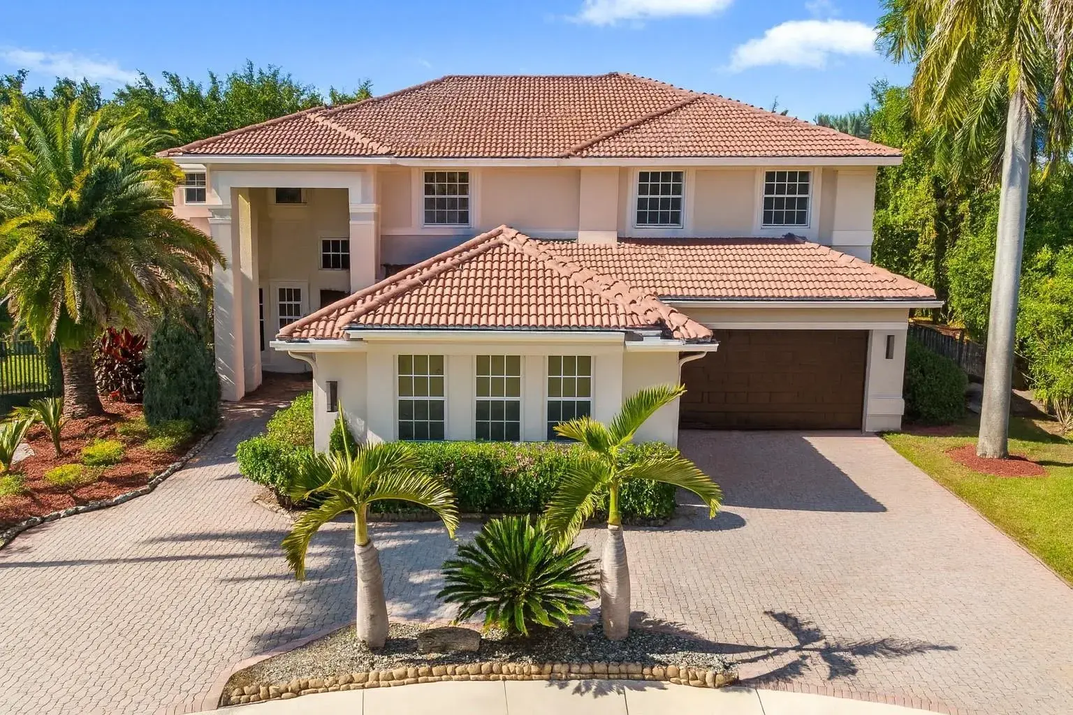 1585 Victoria Isle Way, Weston FL 33327