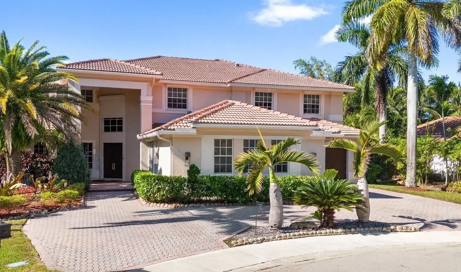 1585 Victoria Isle Way, Weston FL 33327