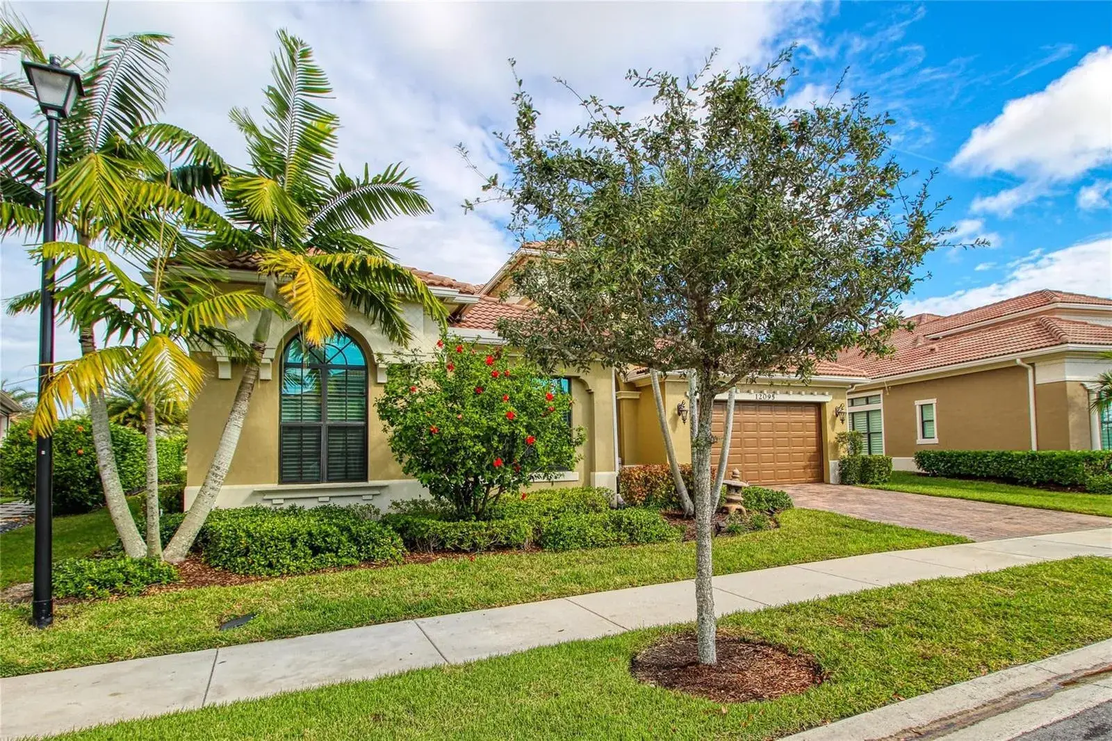 3 bedroom 3 bath Residential for sale at 12095 E Bastille Circle, Parkland FL 33076
