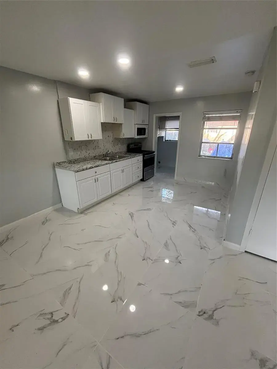 2 bedroom 1 bath Residential Lease for rent at 268 NE 41st Street, Oakland Park FL 33334