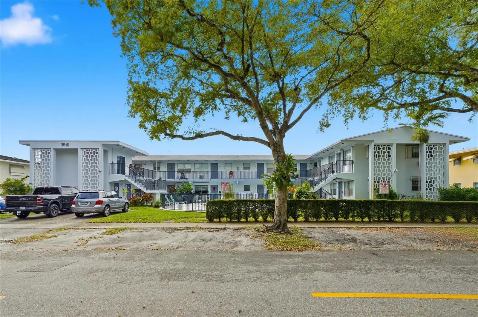 1 bedroom 1 bath Residential for sale at 3510 Harrison Street # 10, Hollywood FL 33021