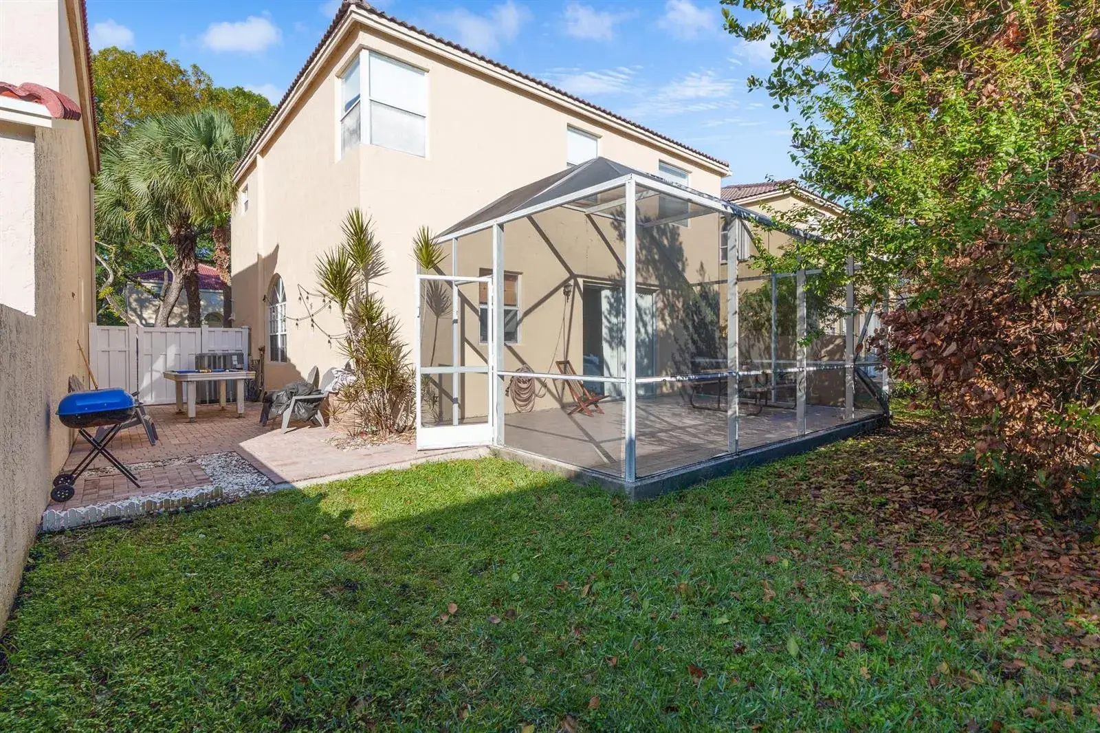527 NW 87th Lane, Coral Springs FL 33071
