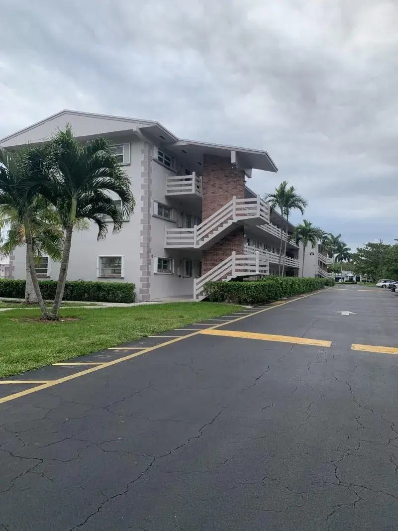 2 bedroom 2 bath Residential for sale at 700 Layne Bl # 212, Hallandale Beach FL 33009