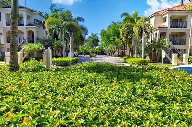 5880 W Sample Road # 206, Coral Springs FL 33067
