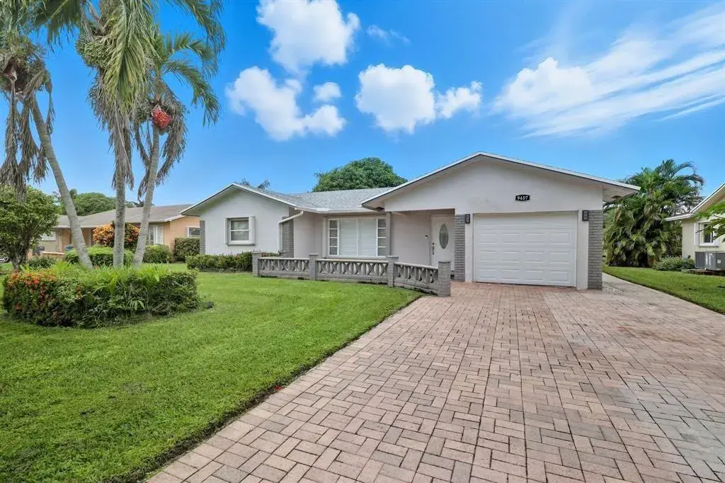 2 bedroom 2 bath Residential for sale at 9407 NW 70th Place, Tamarac FL 33321