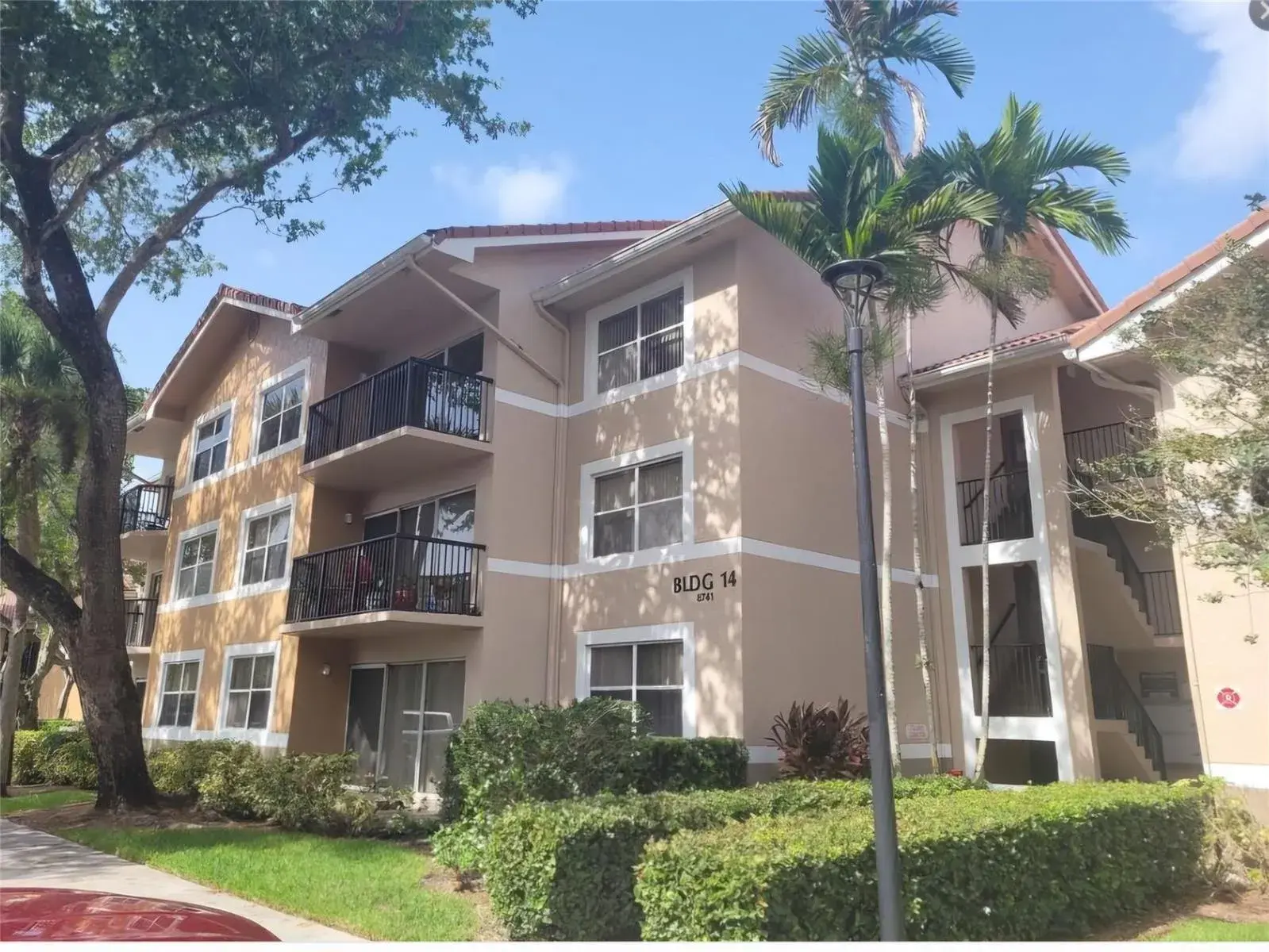 8741 Wiles Road # 305, Coral Springs FL 33067