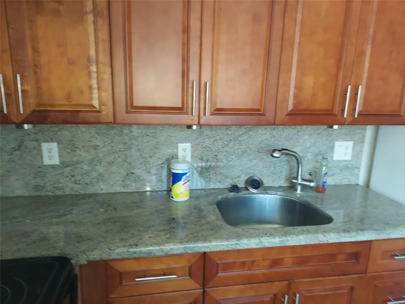 2 bedroom 1 bath Residential Lease for rent at 1829 N Dixie Highway, Fort Lauderdale FL 33305