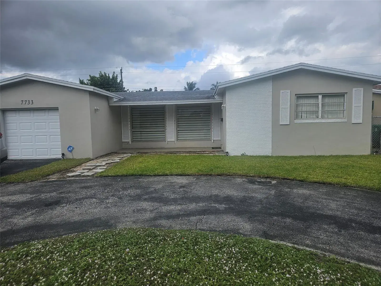 3 bedroom 2 bath Residential for sale at 7733 Embassy Boulevard, Miramar FL 33023