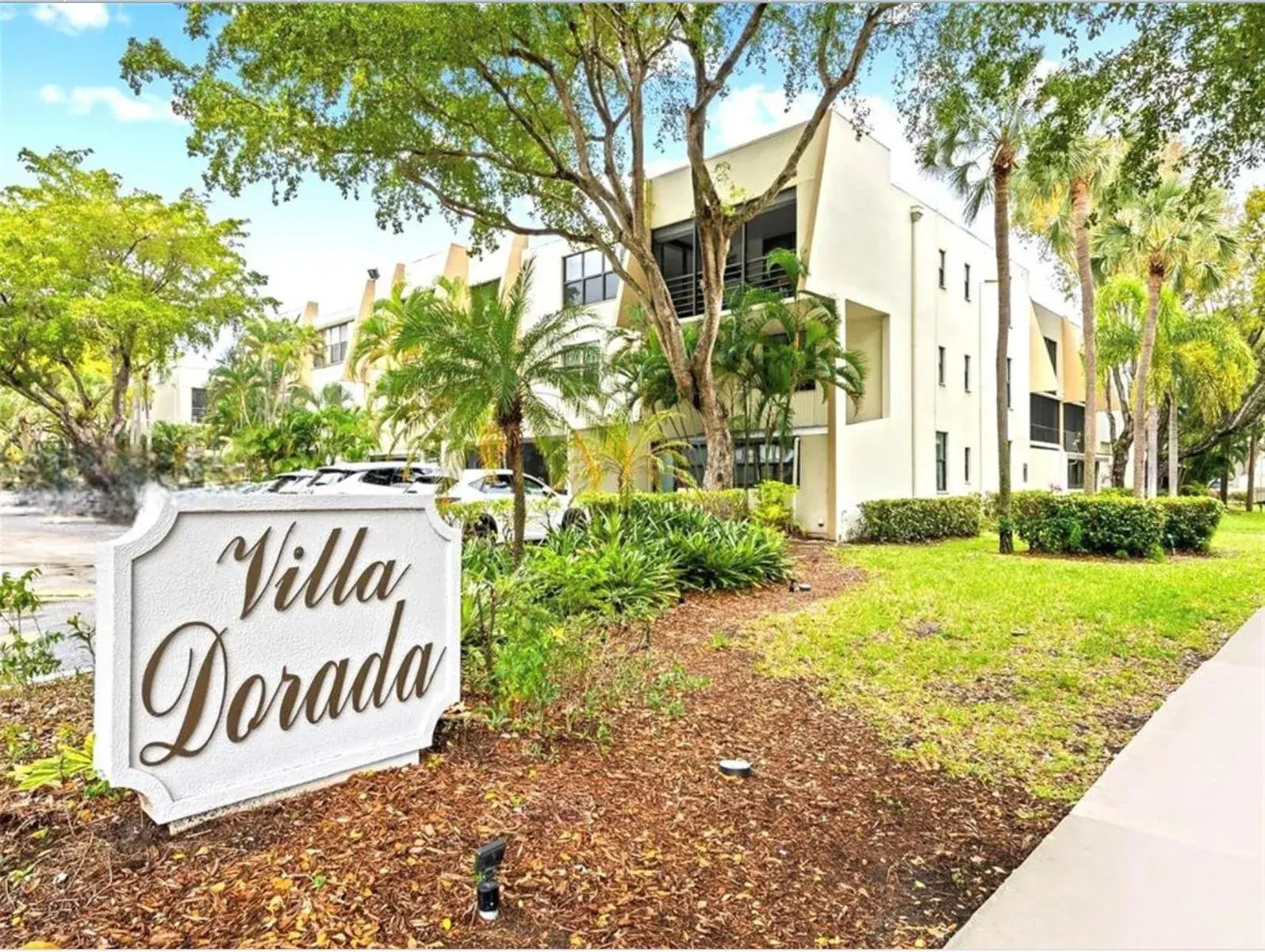 3 bedroom 2 bath Residential for sale at 20441 NE 30th Avenue # 9, Miami FL 33180