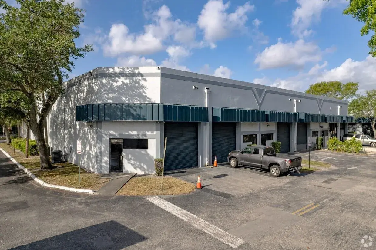 Commercial Sale for sale at 6741 W Sunrise Boulevard, Plantation FL 33313