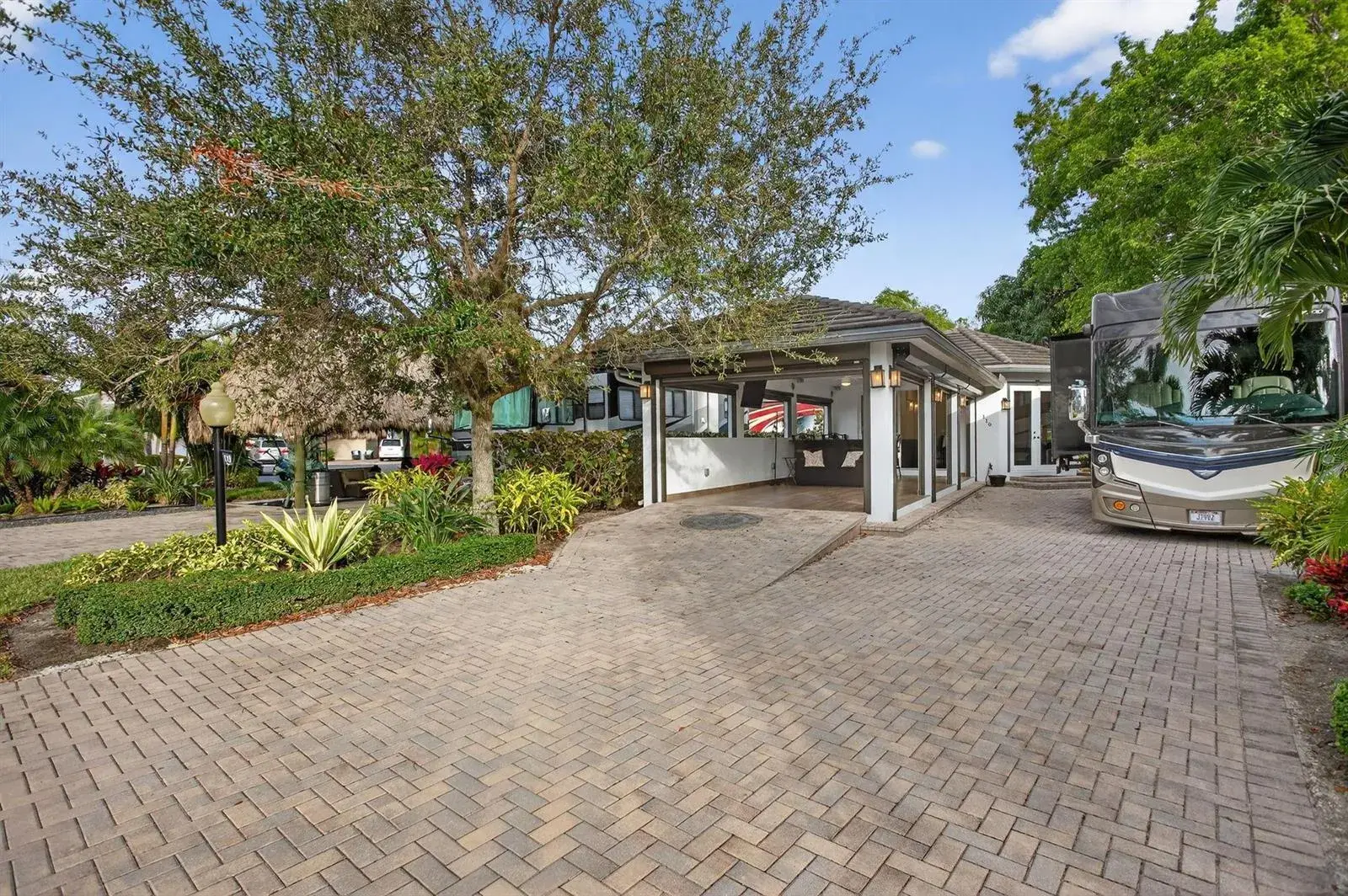 1 bedroom 1 bath Residential for sale at 119 S Cortez Drive # 119, Margate FL 33068