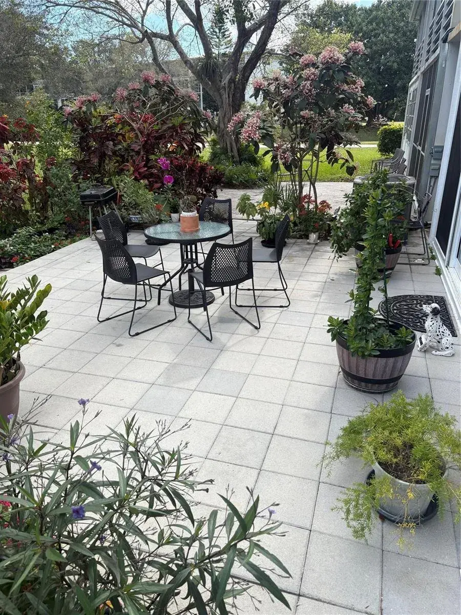 2 bedroom 2 bath Residential for sale at 211 N Oakridge # 211, Deerfield Beach FL 33442