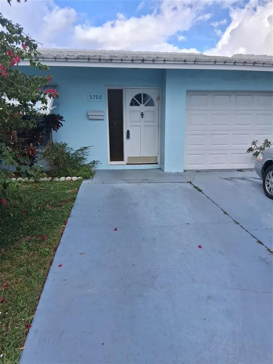 2 bedroom 2 bath Residential for sale at 5709 NW 87th Avenue, Tamarac FL 33321