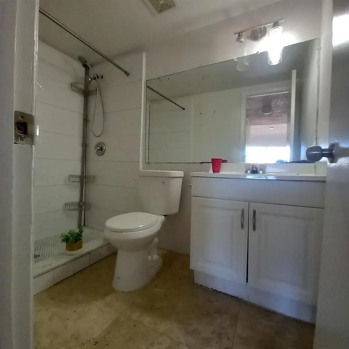 3610 NW 21st # 413, Lauderdale Lakes FL 33311