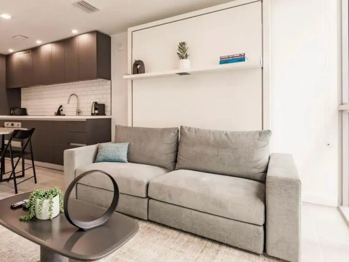 227 NE 2 Nd # 2801, Miami FL 33132