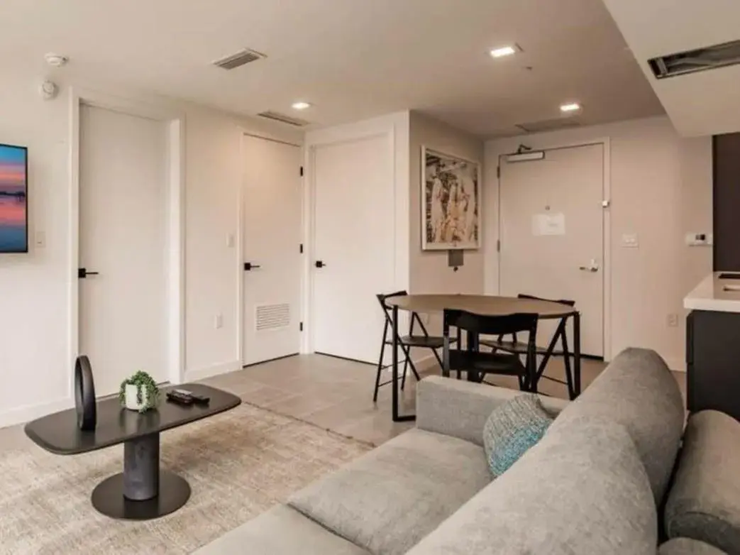 227 NE 2 Nd # 2801, Miami FL 33132