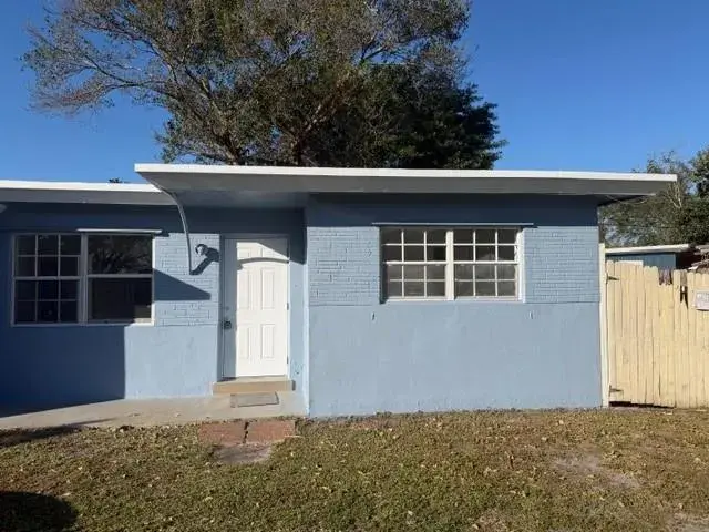 2 bedroom 1 bath Residential for sale at 5821 Taft Street, Hollywood FL 33021