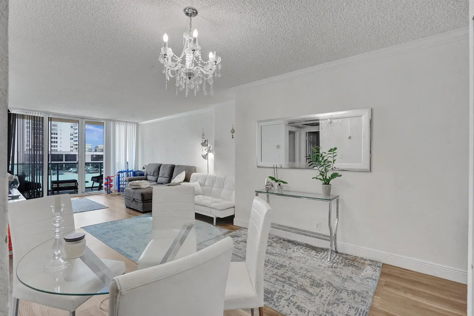 1 bedroom 1 bath Residential for sale at 2501 S Ocean Drive # 338, Hollywood FL 33019