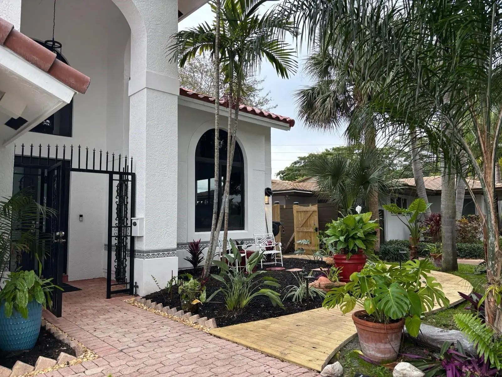 1 bath Residential Lease for rent at 307 N Highland Drive, Hollywood FL 33021