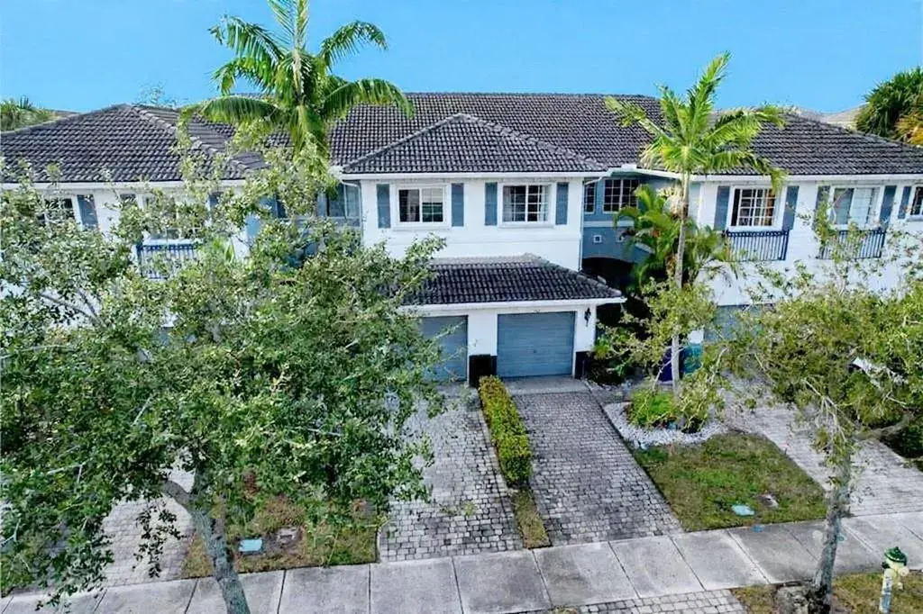 2 bedroom 2 bath Residential for sale at 1421 NW 34th Way # 1421, Lauderhill FL 33311